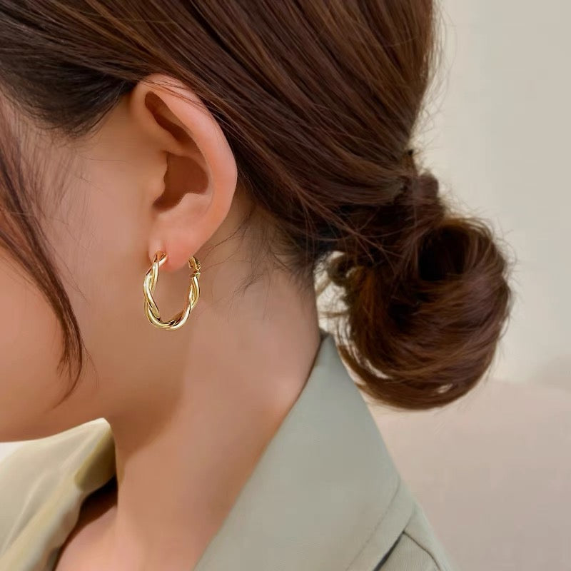 Twist Gold 18k, Gold Hoop Earrings, Hypoallergenic Titanium Fill, 18k Gold Plated Hoop, Dainty Minimalist -- 18K Lovers!!