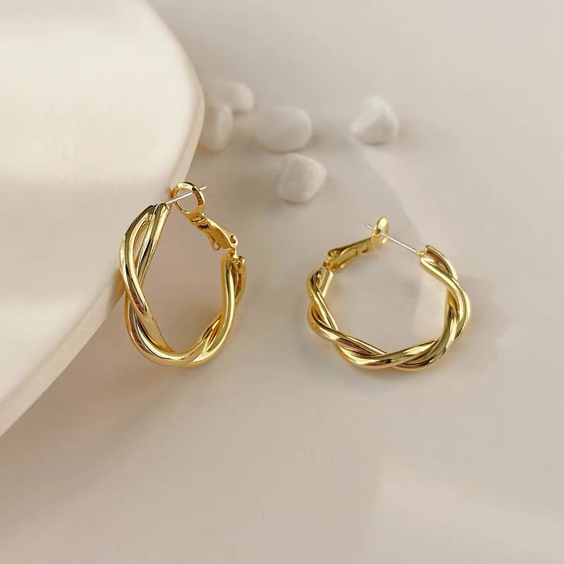 Twist Gold 18k, Gold Hoop Earrings, Hypoallergenic Titanium Fill, 18k Gold Plated Hoop, Dainty Minimalist -- 18K Lovers!!