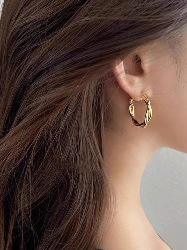Twist Gold 18k, Gold Hoop Earrings, Hypoallergenic Titanium Fill, 18k Gold Plated Hoop, Dainty Minimalist -- 18K Lovers!!