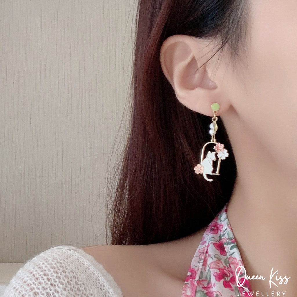 Super Cute Kitty Cat and Flower Pearl Earrings -- Love Is All Around!!