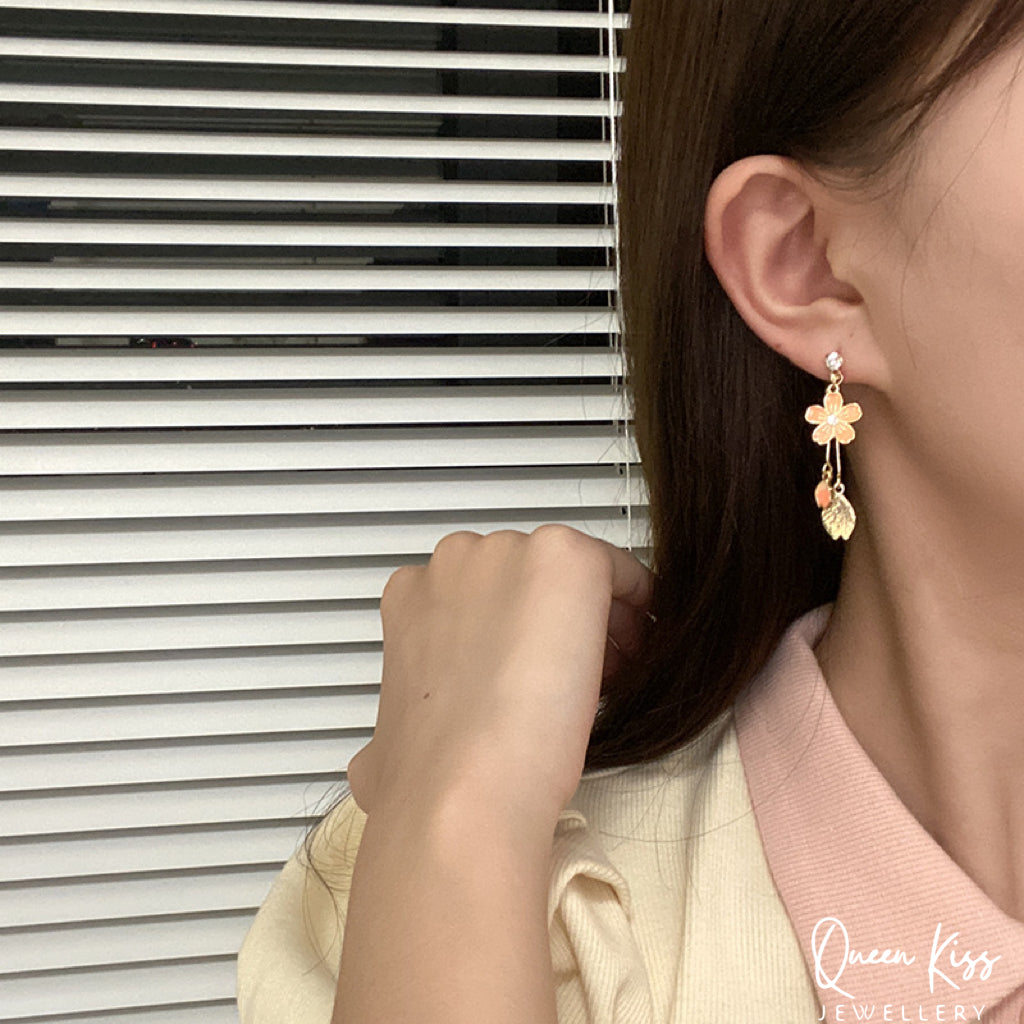 Super Cute Chilled Kitty Cat and Flowers Love Earrings -- Play Time!!