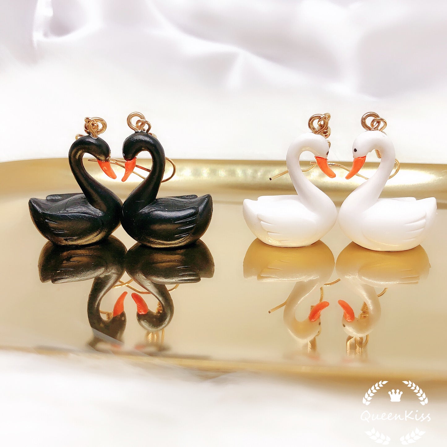 Cute Black and White Couple Swan Love Shape Earrings - Shape of Love!