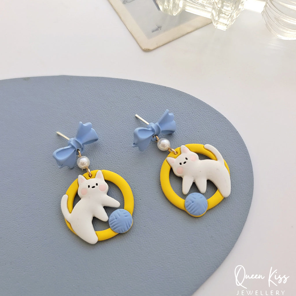 Super Cute Resting Kitty Playing Knitting Ball Set Fun Love Earrings -- Fun Time!!