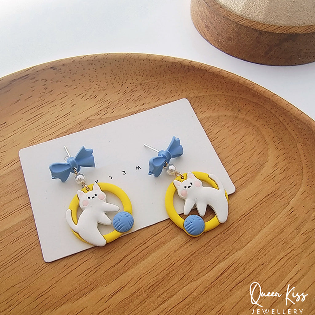 Super Cute Resting Kitty Playing Knitting Ball Set Fun Love Earrings -- Fun Time!!
