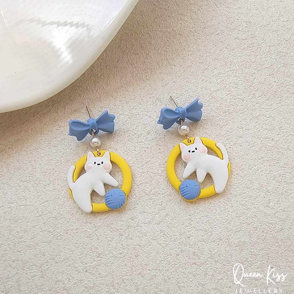 Super Cute Resting Kitty Playing Knitting Ball Set Fun Love Earrings -- Fun Time!!