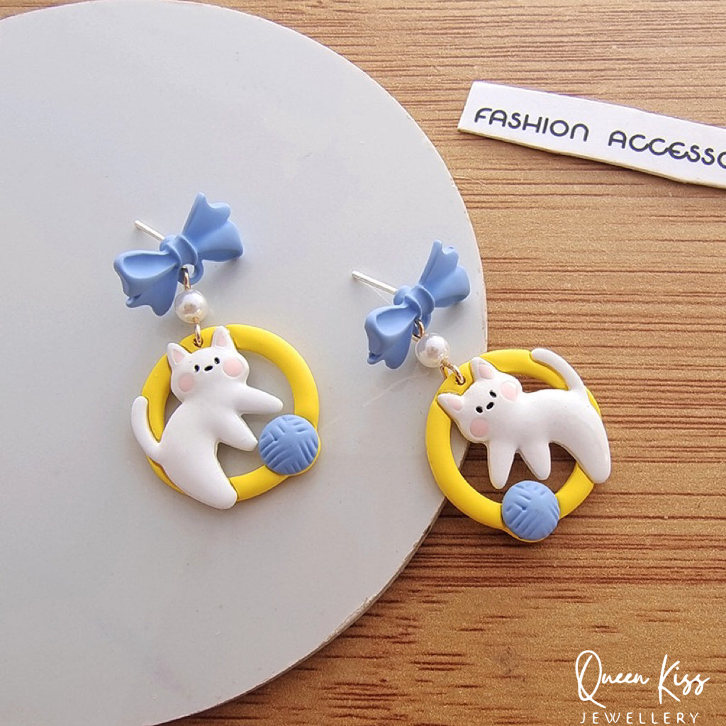 Super Cute Resting Kitty Playing Knitting Ball Set Fun Love Earrings -- Fun Time!!