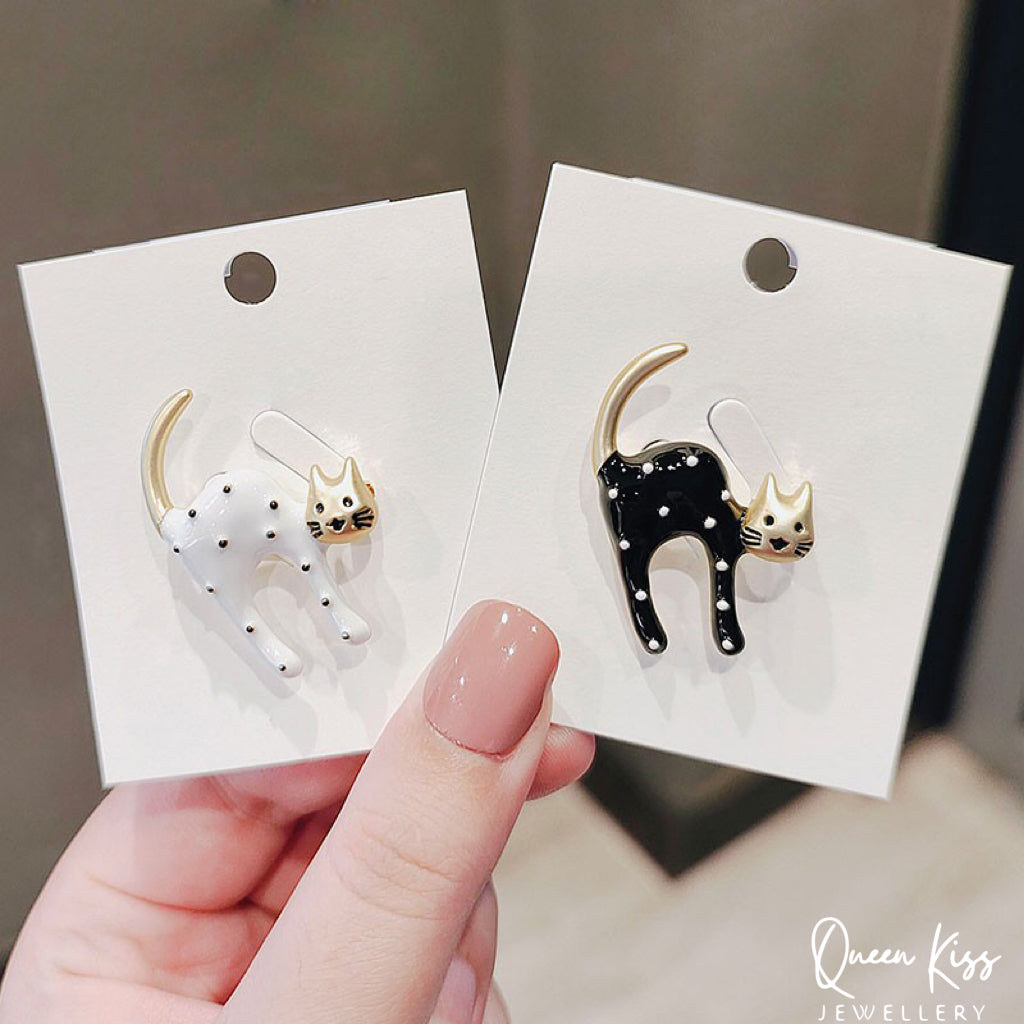 Enamelled Kitty Cat Black and White Brooches Gift for Her, Mother, Kid, Sister, Good Friends