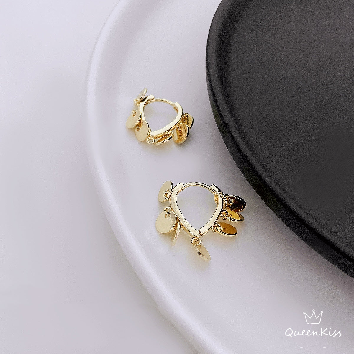 Sparkling Gold Piece Oval Dangle Gold Earrings -- Desire!!