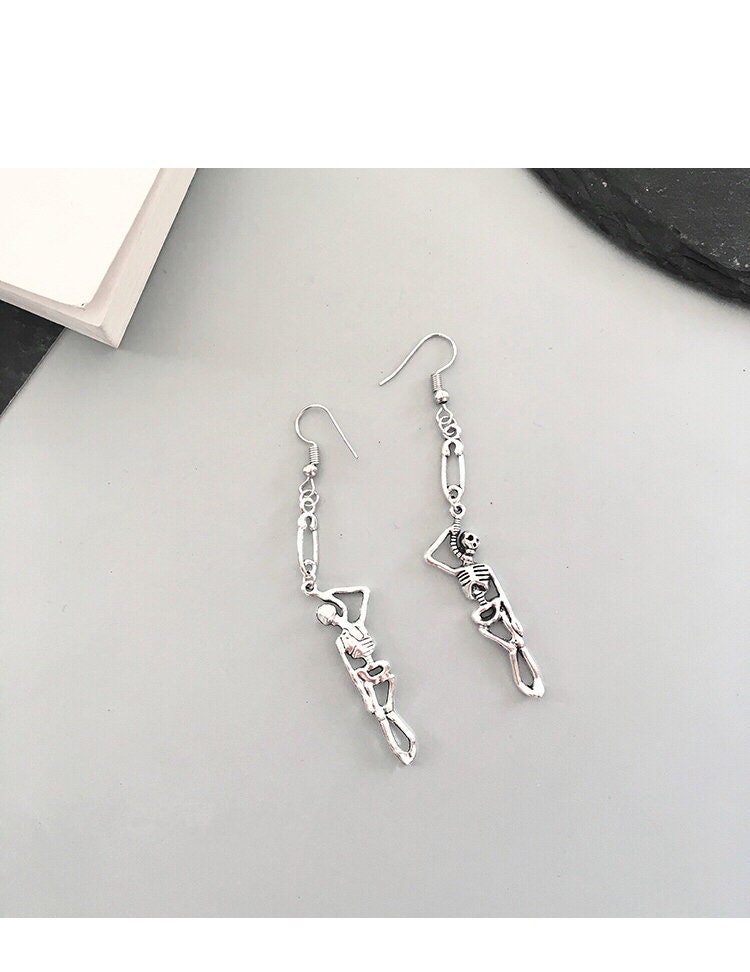 Funny Hanging Skull & Clip Silver Earring -- YOU ROCK!