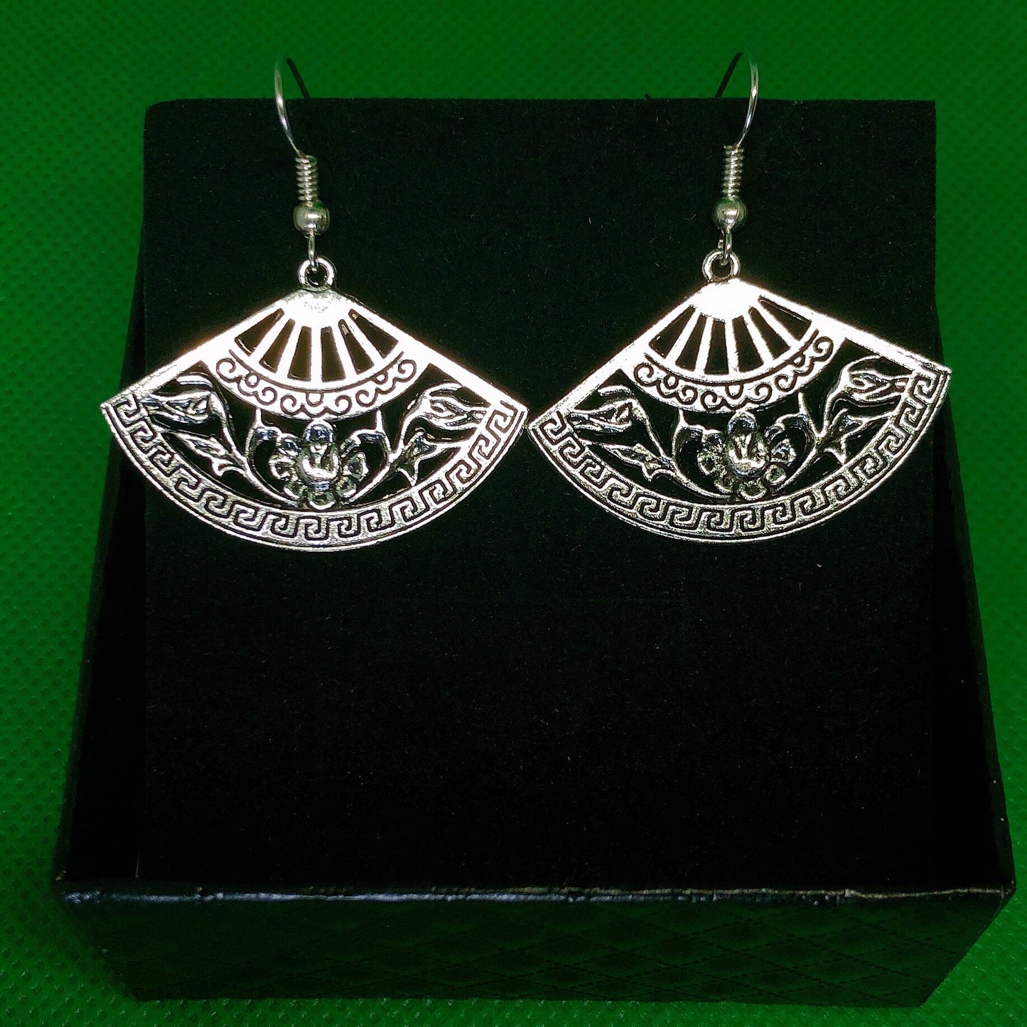 Sale!!! Elegant Floral Fan Silver Earrings -- Gorgeous Lady!!