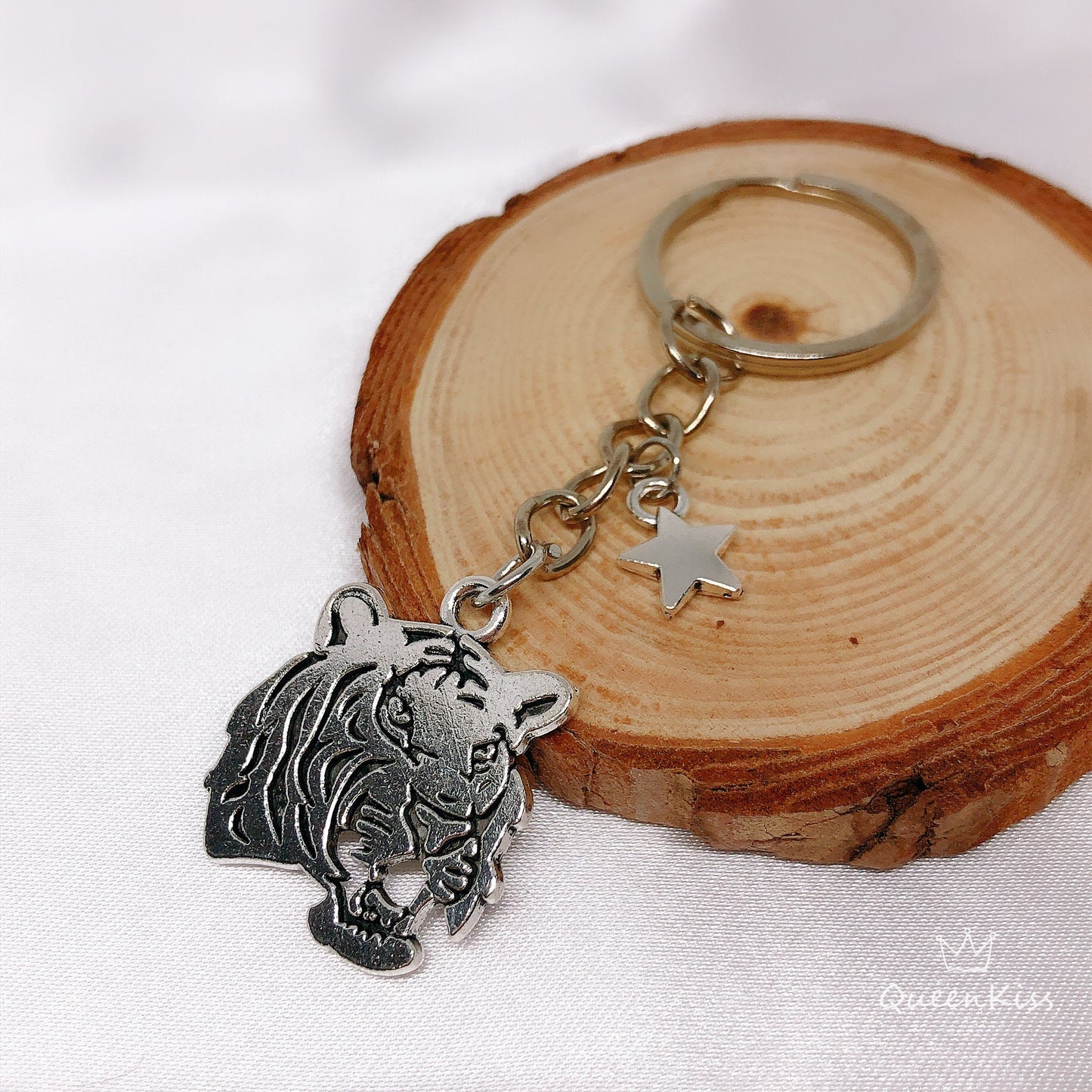 Sale!!! Cool Roaring Tiger and Star Keyring Key Ring Keychain - Roar!!