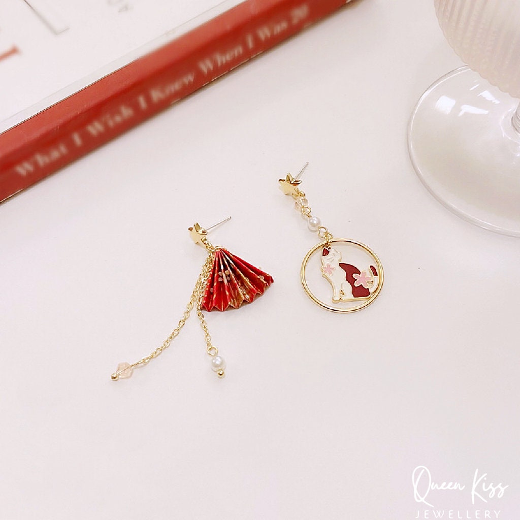 Japanese Style Super Cute Chilled Kitty Cat and Fan Love Earrings -- Miss Meow!!
