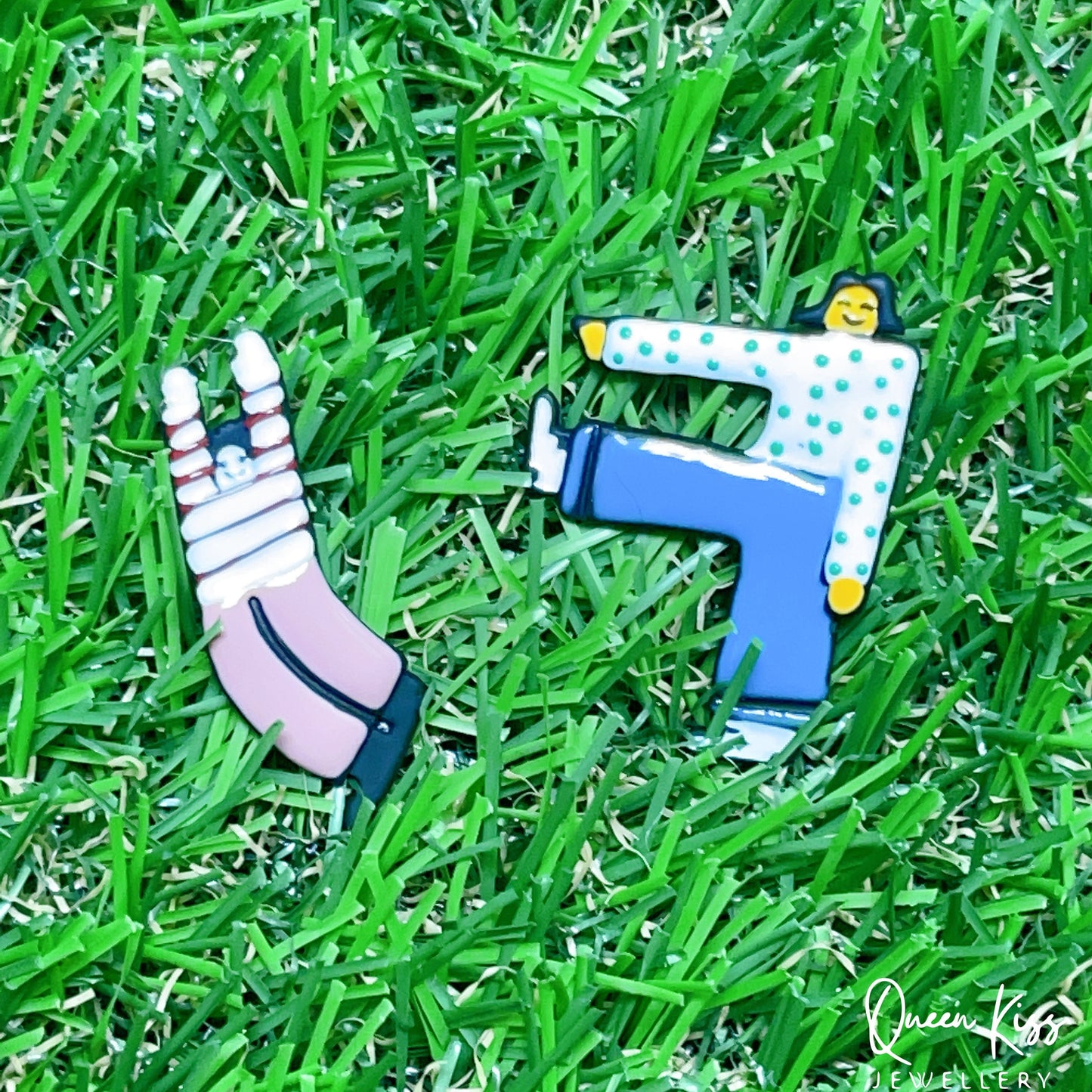 Enamelled Adorable Four Little Mate Stylish Stud Earrings for Women Men --- Dancing Buddies
