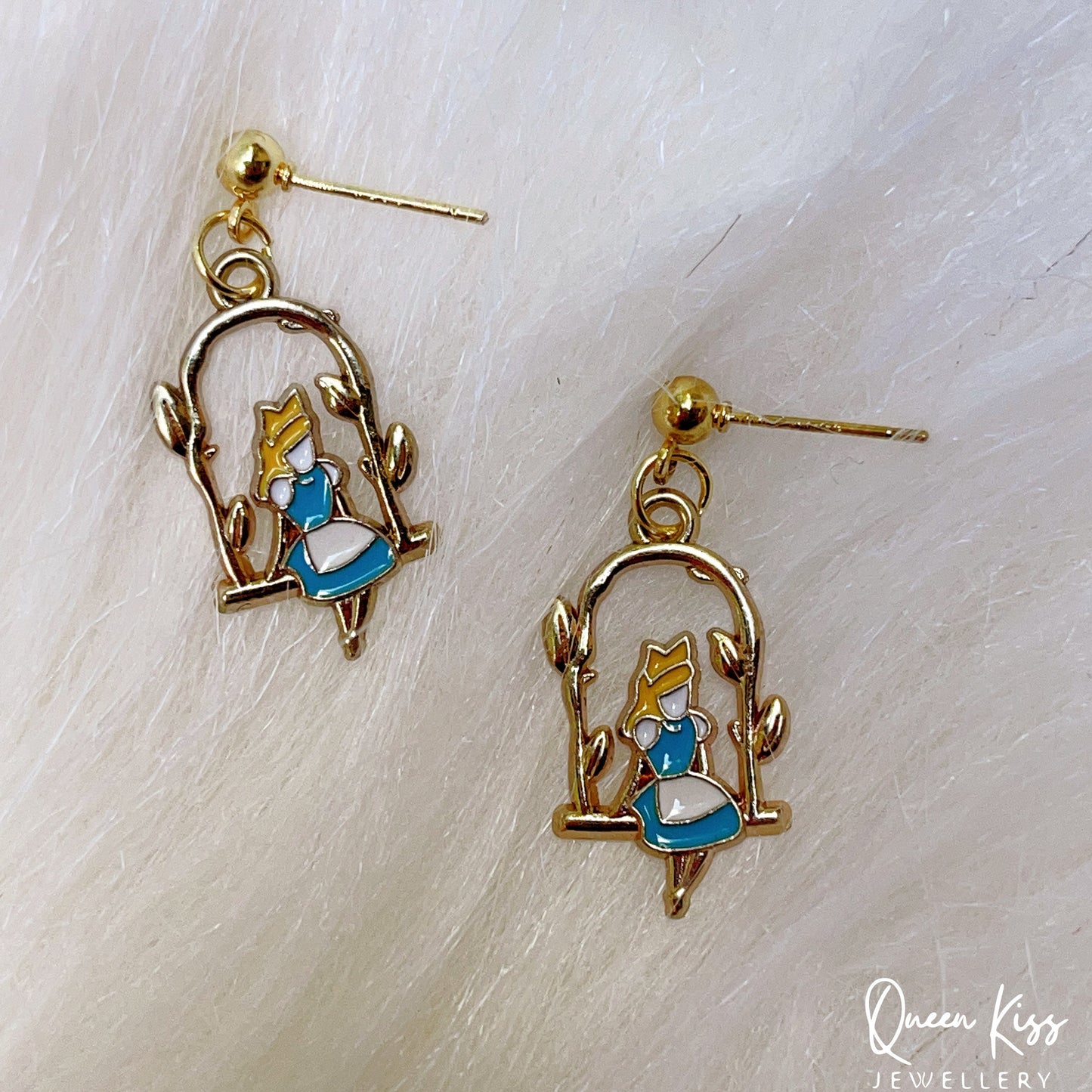 Super Cute Wonderland Resting Alice Enamelled Earrings -- Wonderful World!!