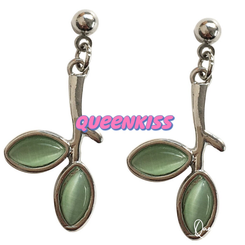 Super Cute Green Leaves Earrings -- Falling Leaves!!