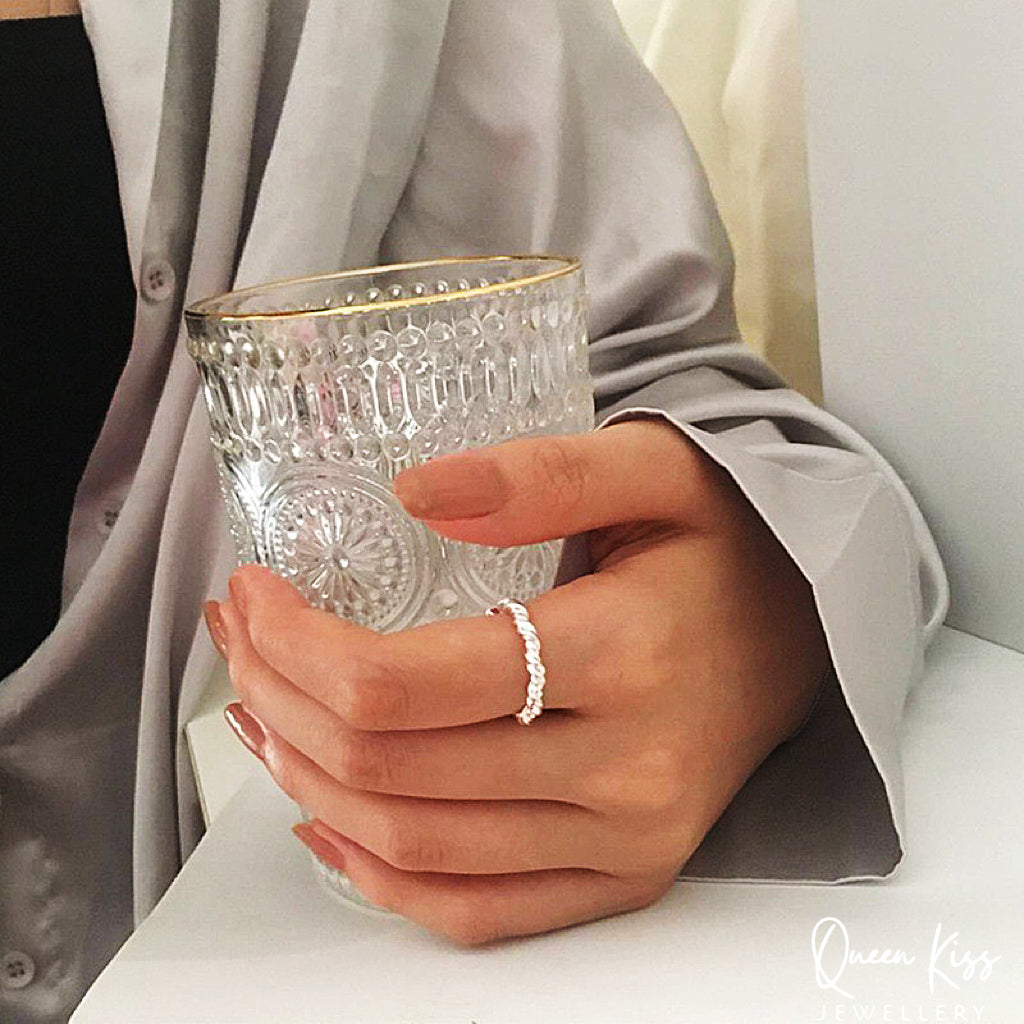 Modern Minimalist Wave Adjustable Silver Ring -- Hot Wave
