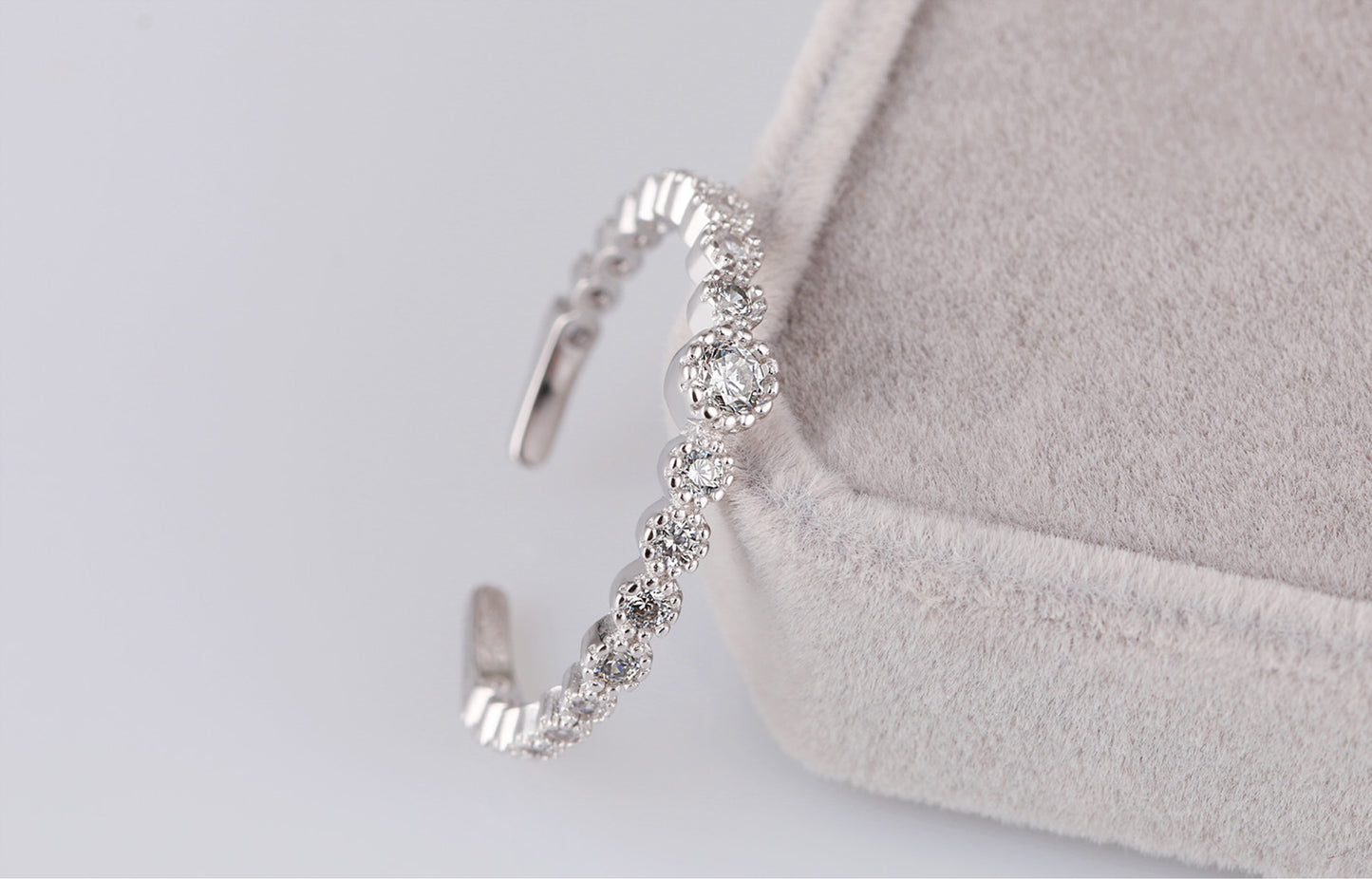 Gorgeous Dazzle Cubic Zircon Central Star Adjustable 925 Sterling Silver Ring