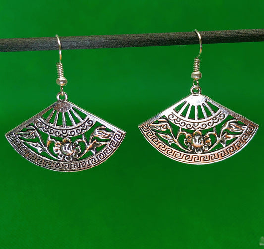 Sale!!! Elegant Floral Fan Silver Earrings -- Gorgeous Lady!!