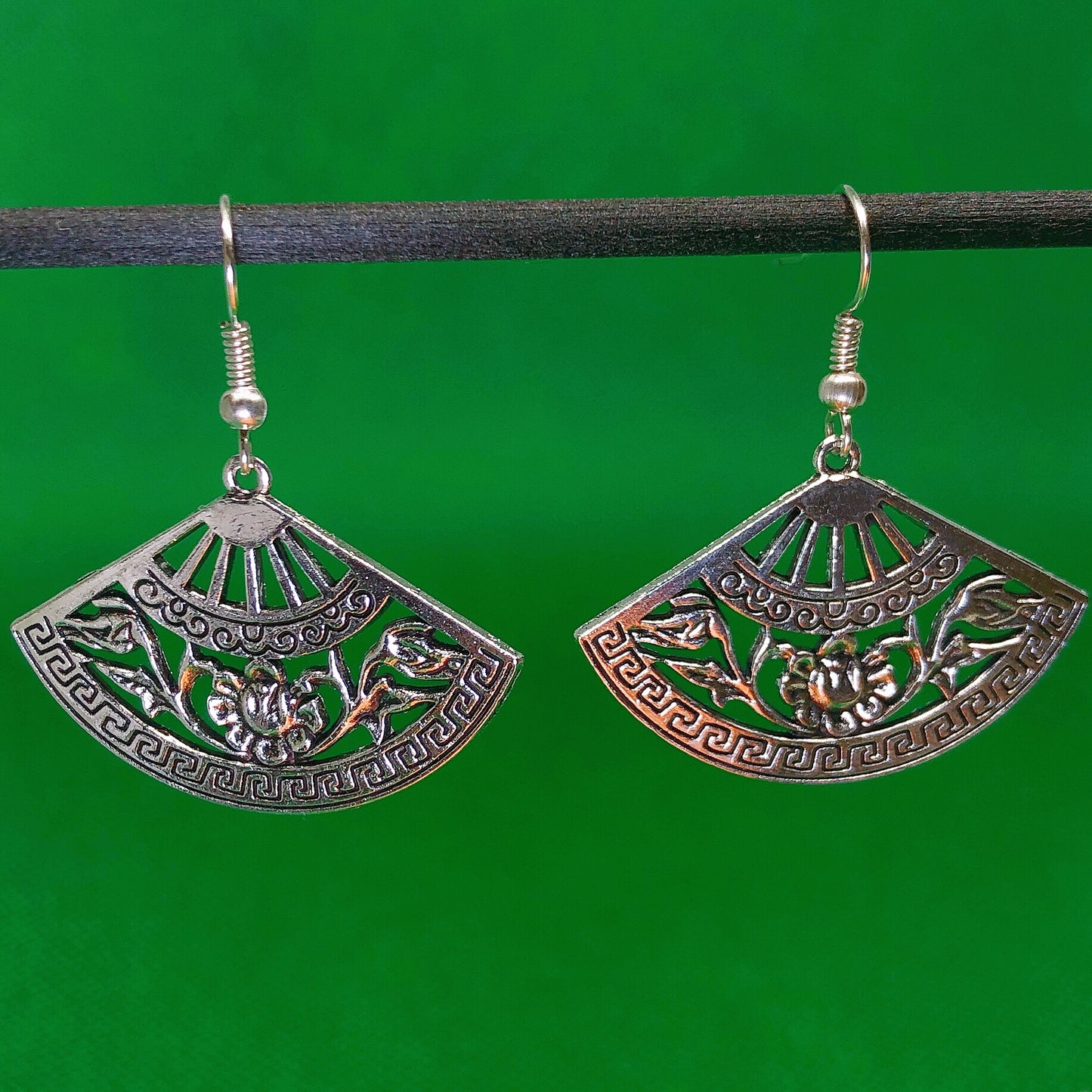 Sale!!! Elegant Floral Fan Silver Earrings -- Gorgeous Lady!!