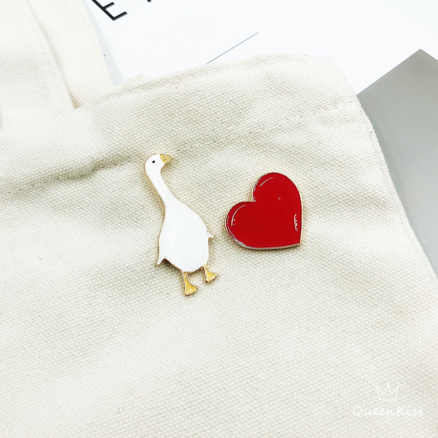 Goose and Heart Brooches Icon Gift for Her, Mother, Kid, Sister, Good Friends