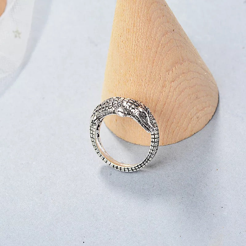 Crocodile Minimalist Vintage Adjustable Silver Ring -- River Hymn