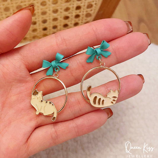 Super Cute Resting Kitty and Bowknot Love Earrings -- Nap Time!!