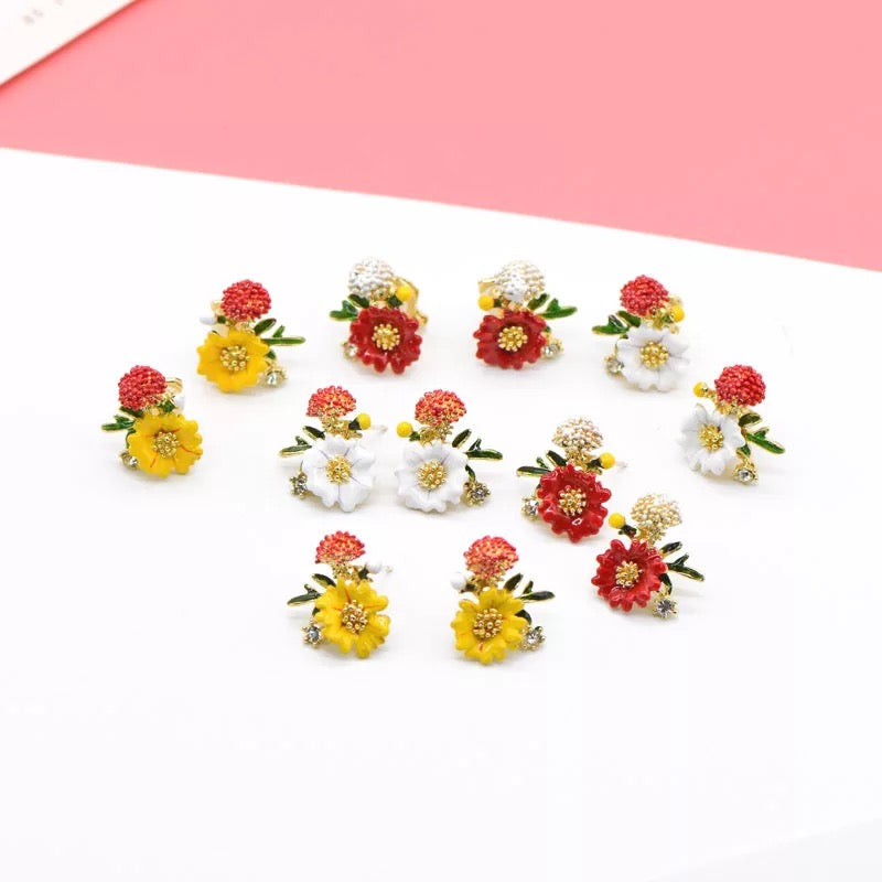 Enamel Yellow Floral Flowers Stud Earrings -- Floral Lady !!