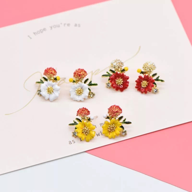 Enamel Yellow Floral Flowers Stud Earrings -- Floral Lady !!