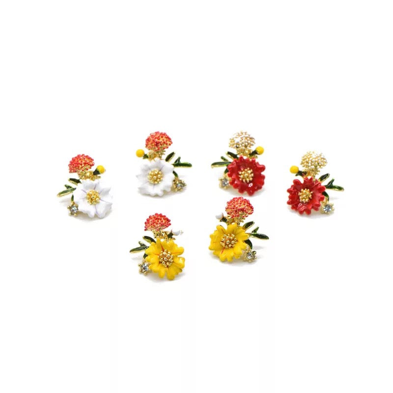Enamel Yellow Floral Flowers Stud Earrings -- Floral Lady !!