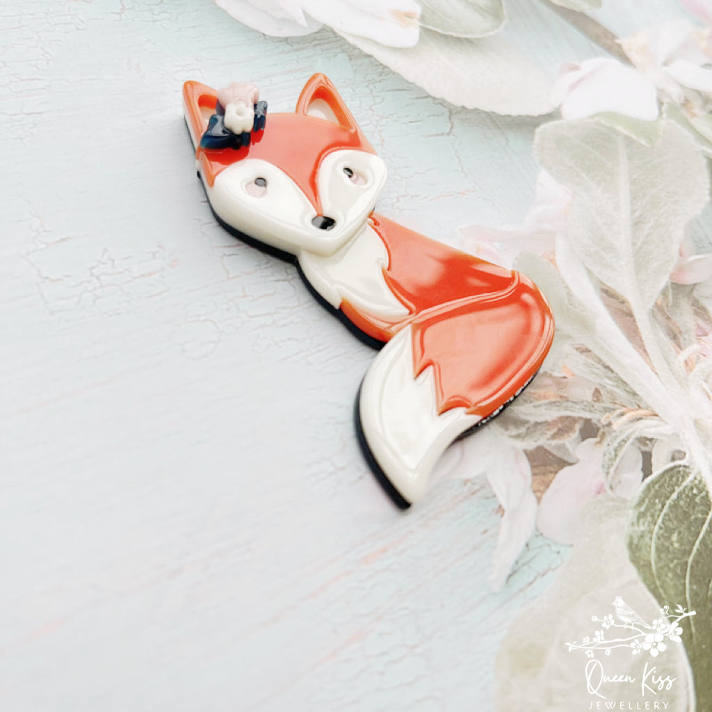 Cute Adorable Good Quality Acrylic Fox Brooches Artist Gift for Her, Mother, Kid, Sister, Good Friends Inactive