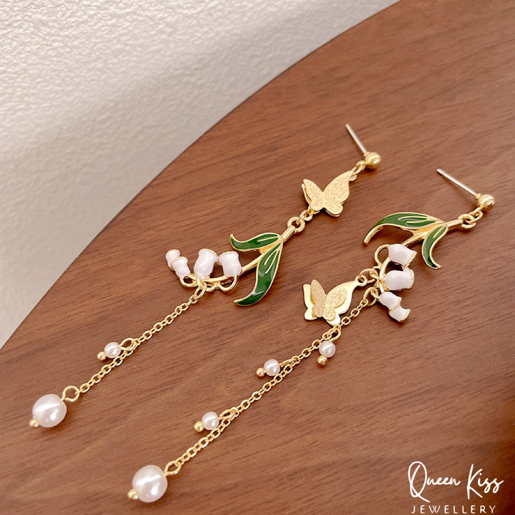 Enamel White Flowers and Green Leaves Dangle Earrings -- Fairy Lady!!