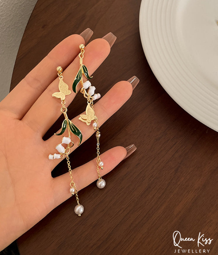 Enamel White Flowers and Green Leaves Dangle Earrings -- Fairy Lady!!
