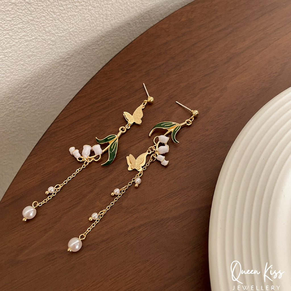 Enamel White Flowers and Green Leaves Dangle Earrings -- Fairy Lady!!