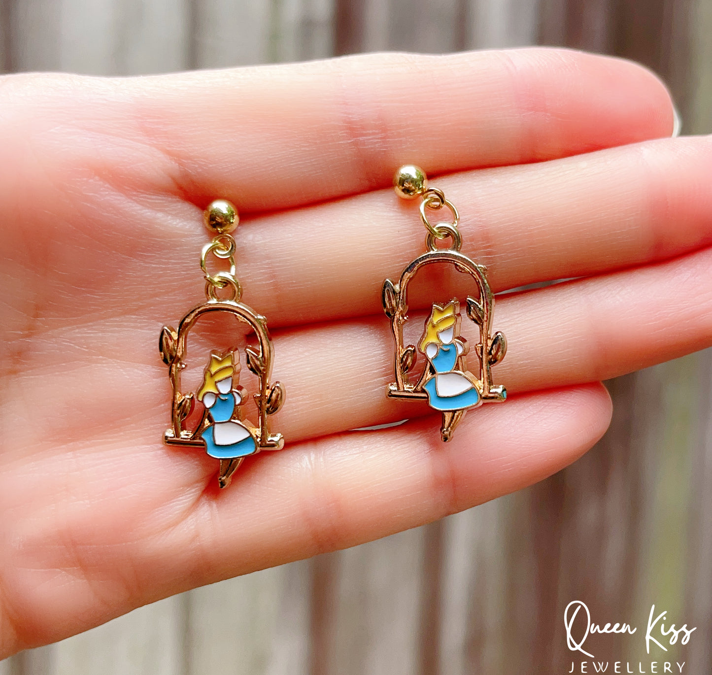 Super Cute Wonderland Resting Alice Enamelled Earrings -- Wonderful World!!