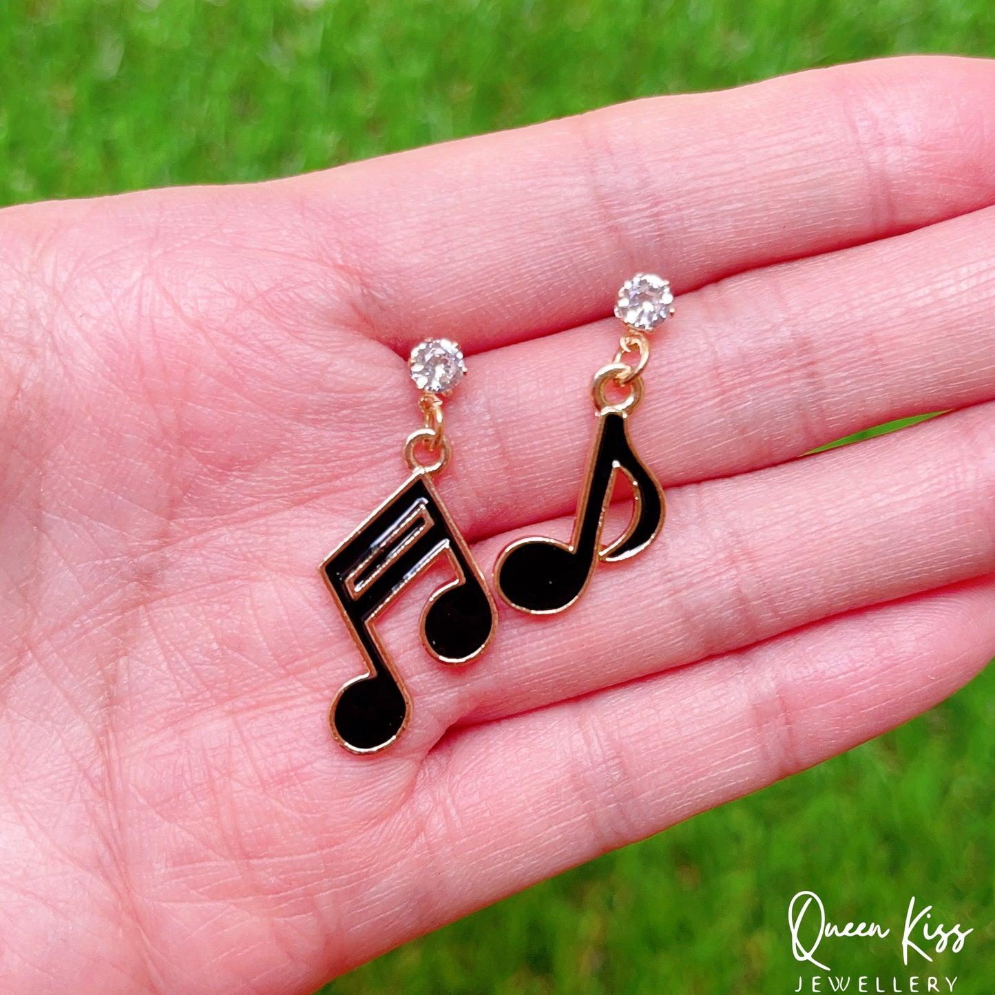 Super Cute Little Musical Note Enamelled Earrings -- Music of Love!!