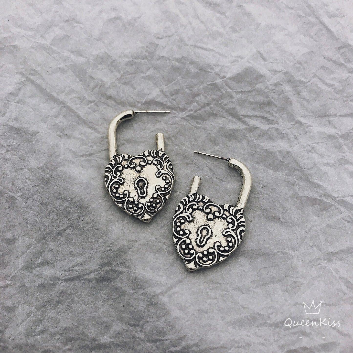 Art Piece Heart And Lock Silver Women Man Earrings -- Be wild!!