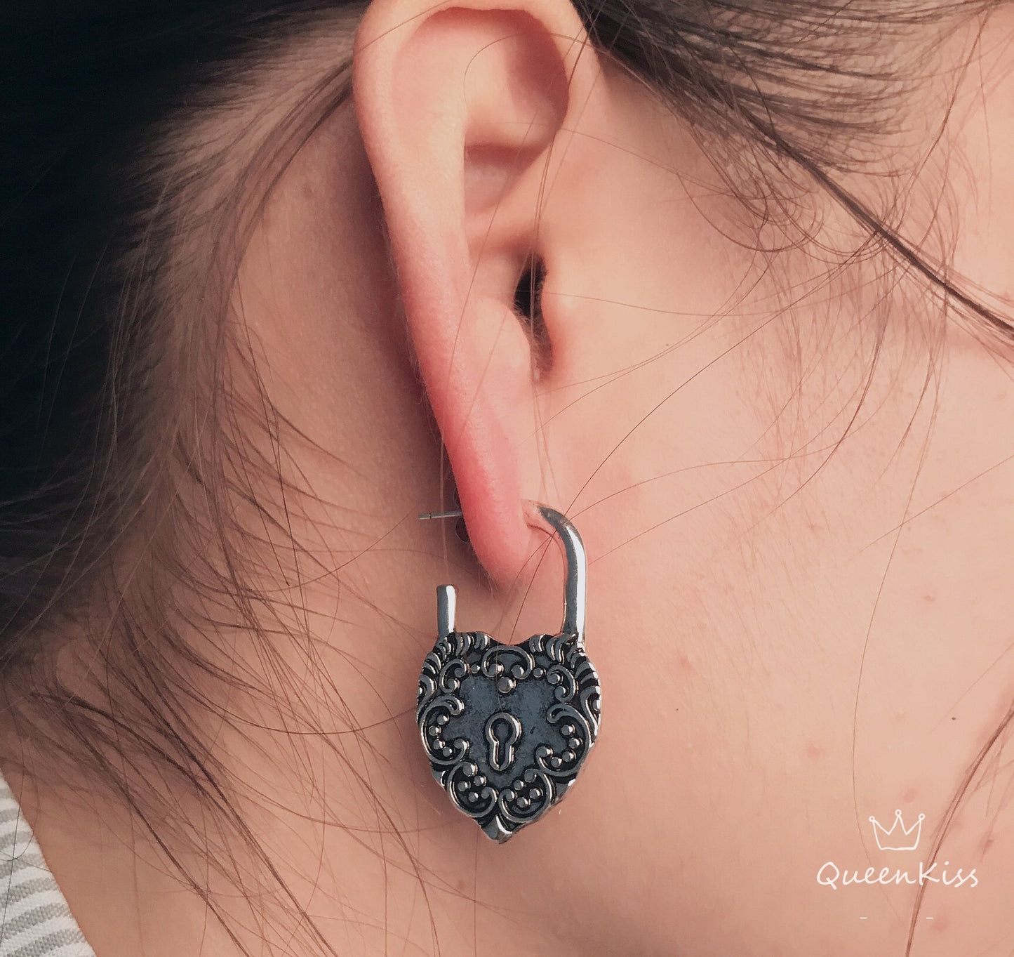 Art Piece Heart And Lock Silver Women Man Earrings -- Be wild!!