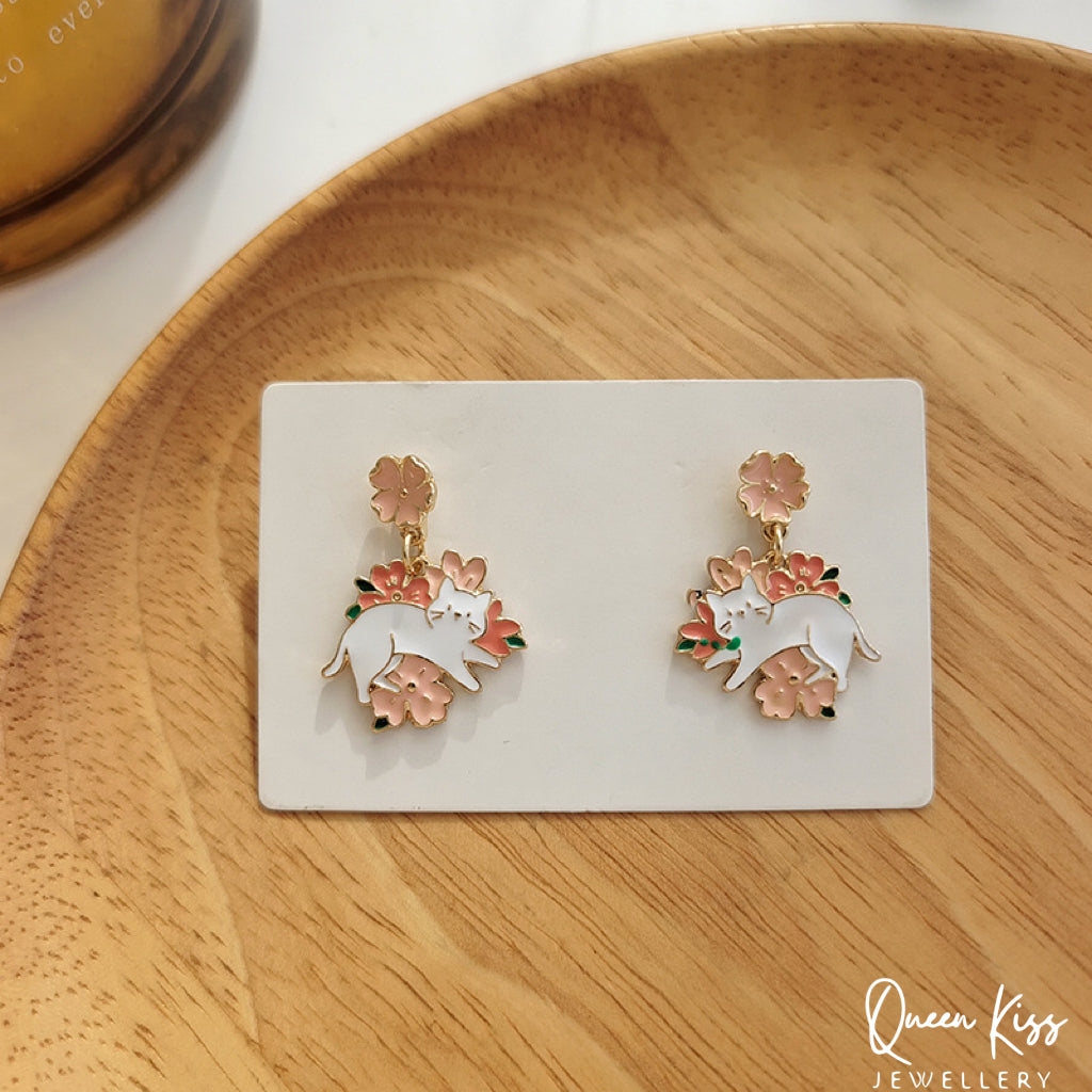 Super Cute Resting Kitty in Flowers Fun Love Earrings -- Fun Time!!