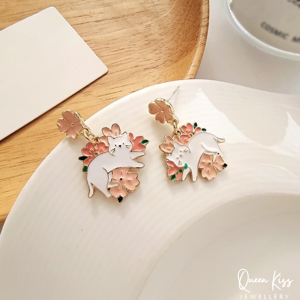 Super Cute Resting Kitty in Flowers Fun Love Earrings -- Fun Time!!