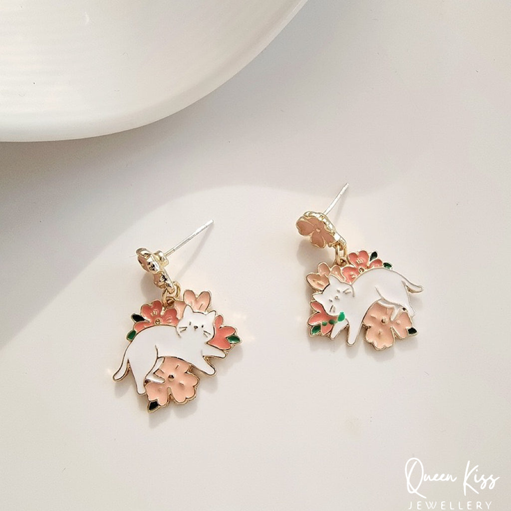 Super Cute Resting Kitty in Flowers Fun Love Earrings -- Fun Time!!