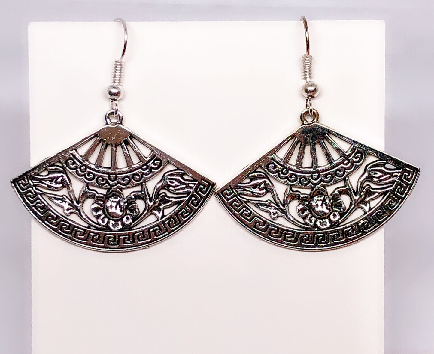 Sale!!! Elegant Floral Fan Silver Earrings -- Gorgeous Lady!!