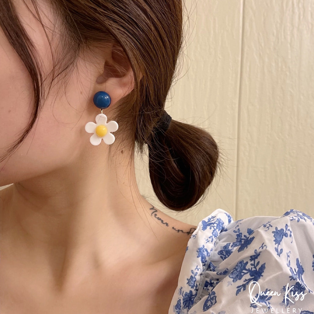 Cute Light Trendy Adorable White Flowers Blue and Yellow Earrings - White Flower!!
