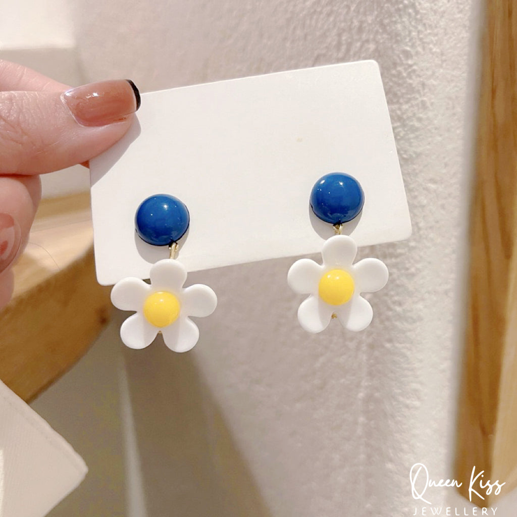 Cute Light Trendy Adorable White Flowers Blue and Yellow Earrings - White Flower!!
