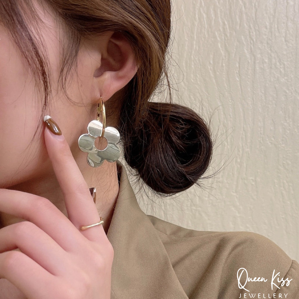 Stainless Steel Cute Adorable Flower Dangle Silver Earrings -- Big Flora!!
