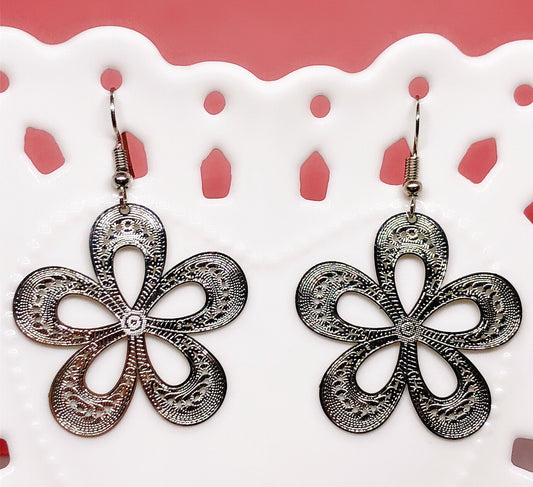 Sale!!! Flower Floral Silver Earring -- Little Garden in Wonderland!!