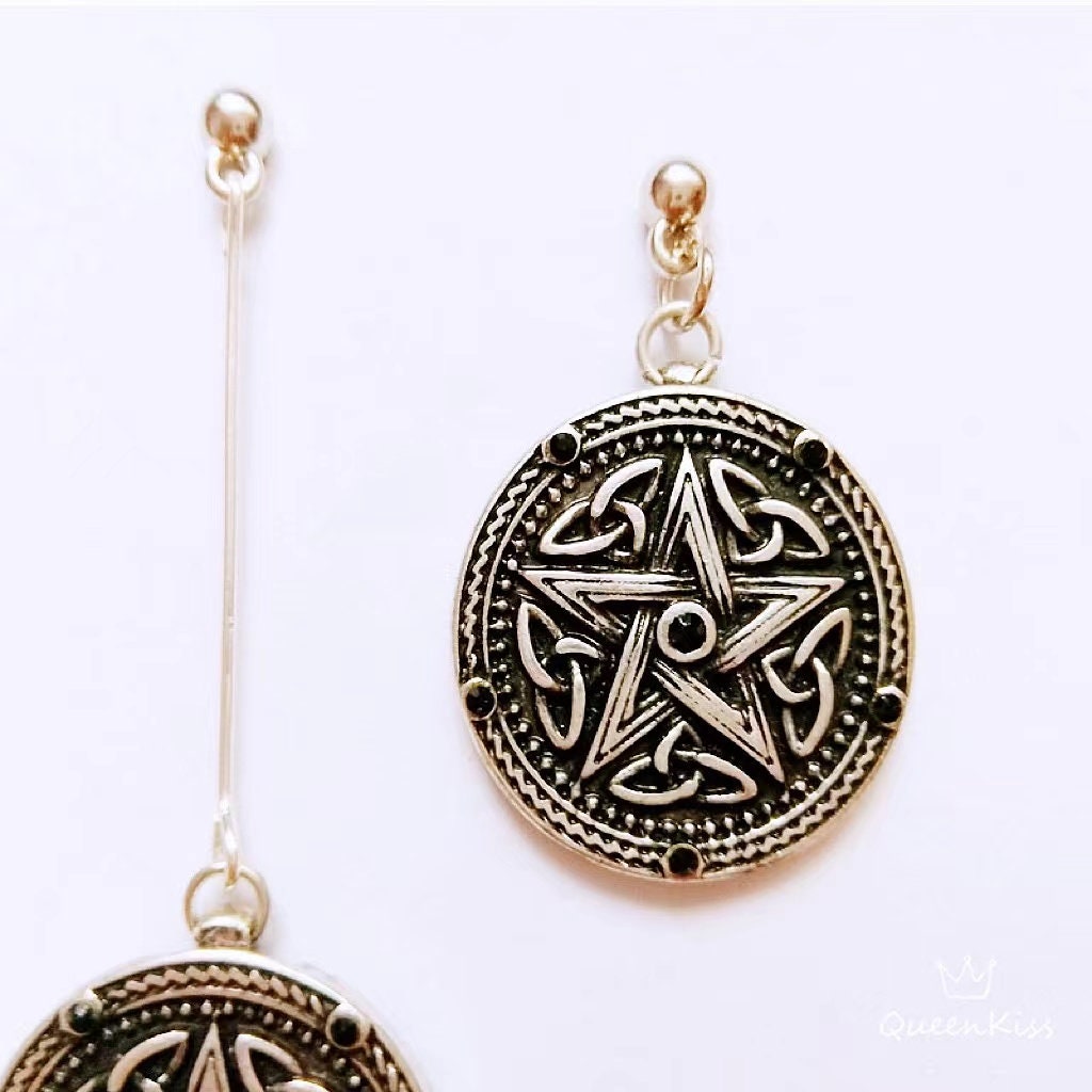 Cool Symbol Star Asymmetric Silver Earrings -- Raising Stars!!