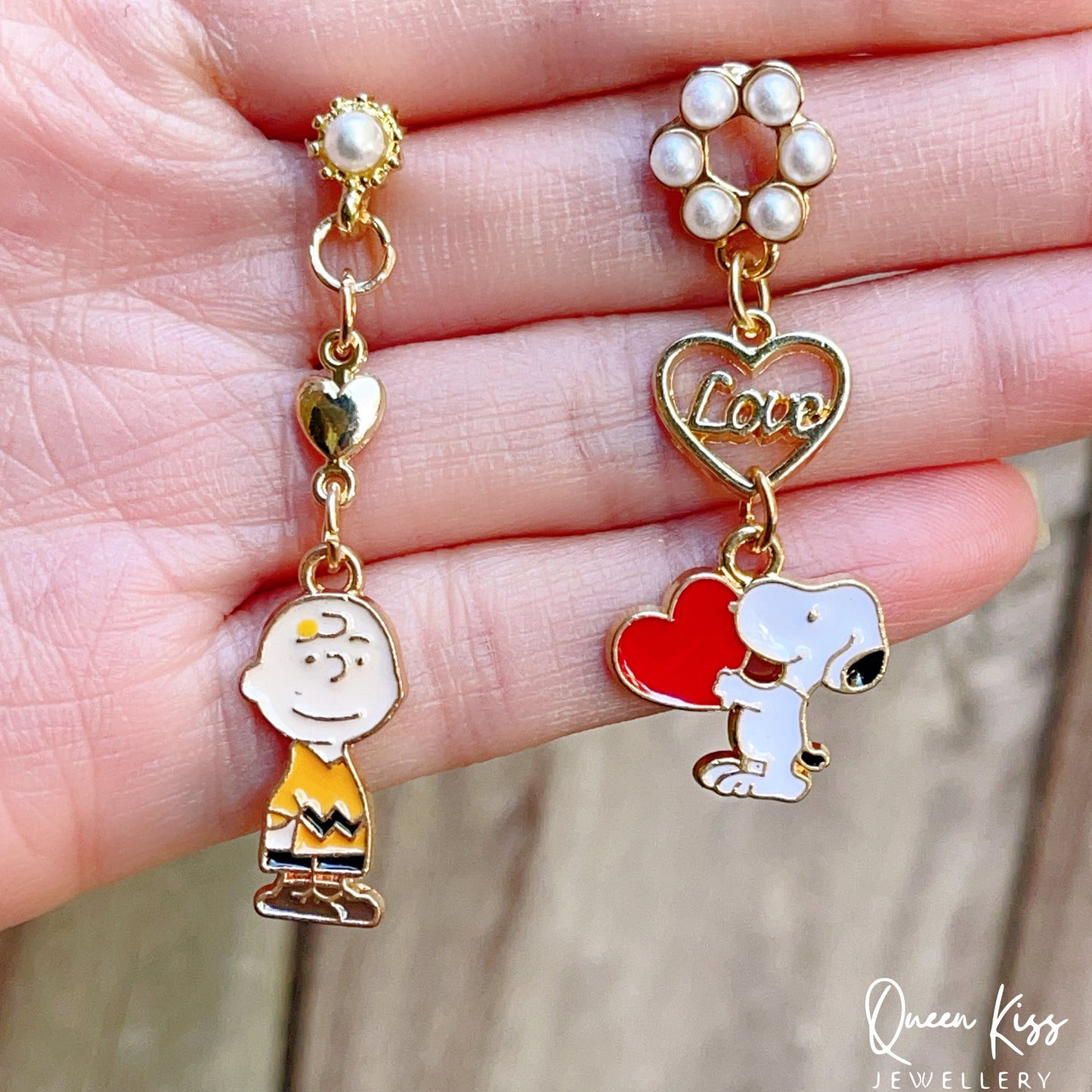 Super Cute Snoopy Family Love Enamelled Earrings -- Snoopy Doggy!!